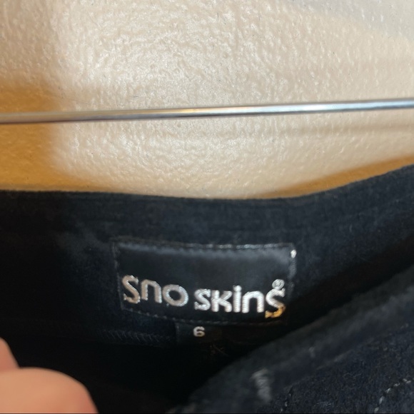 Sno Skins Black Velvet Plush Embroidered Pants Size 6 - Picture 6 of 7